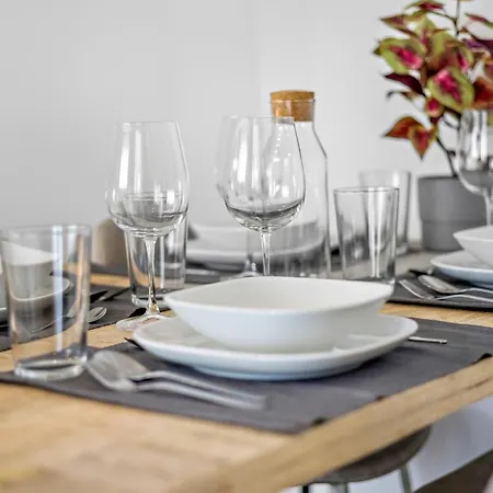 Luxomes - Spacious For 4 - Kitchen - Parking